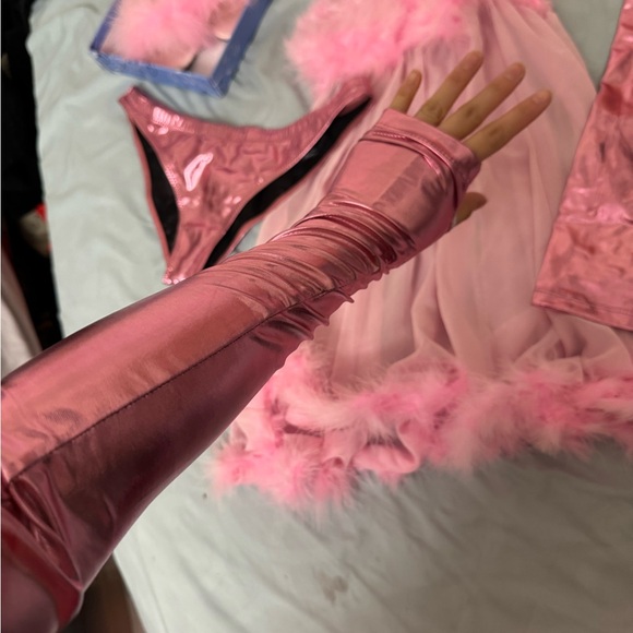 Pink Feathered Lingerie Set - Picture 2 of 16